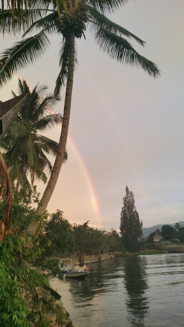 Lac Toba Double arc en ciel