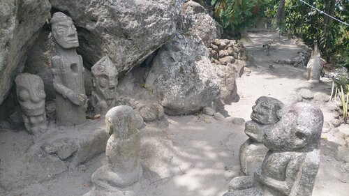 Lac Toba Sculpture ancienne Batak01