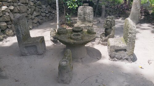 Lac Toba Sculpture ancienne Batak02