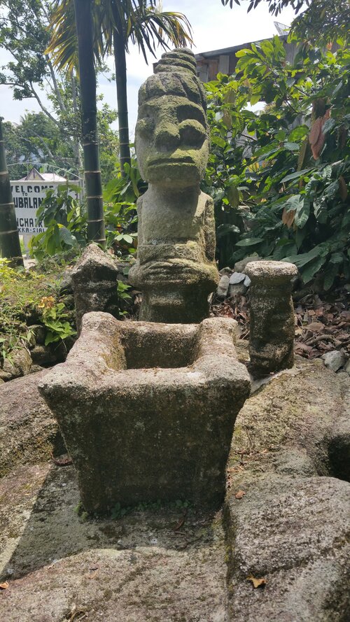 Lac Toba Sculpture ancienne Batak03