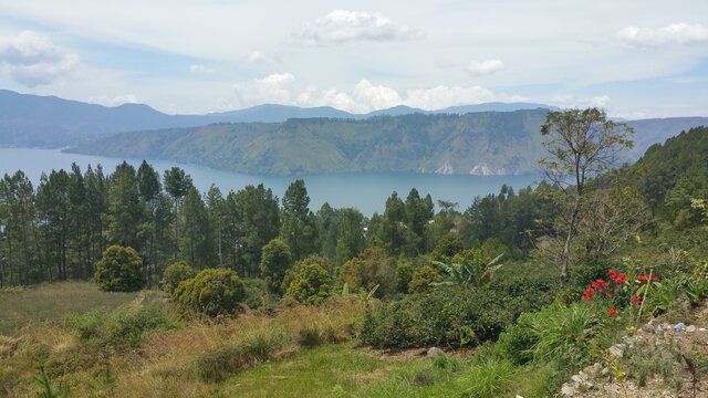 Lac Toba Vue sur Lac01