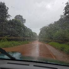 Un peu de pluie sur la piste, direction Tartarugalzinho Un peu de pluie sur la piste, direction Tartarugalzinho
