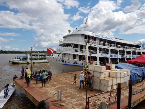 Un des nombreux bateaux de l'Amazone