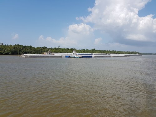 Barge sur l'Amazone