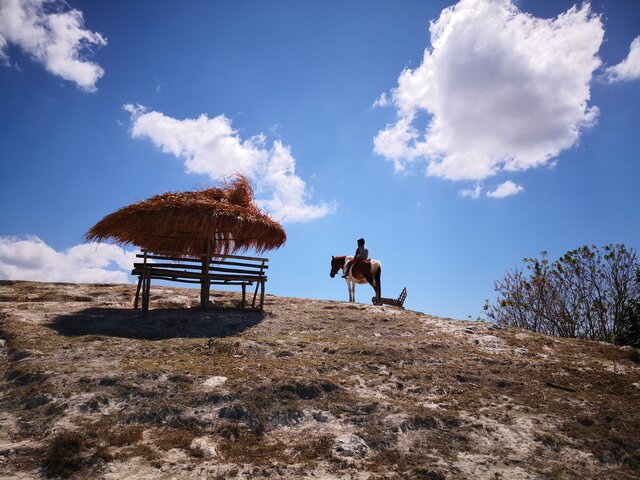 Sumba, Bukit Warindang