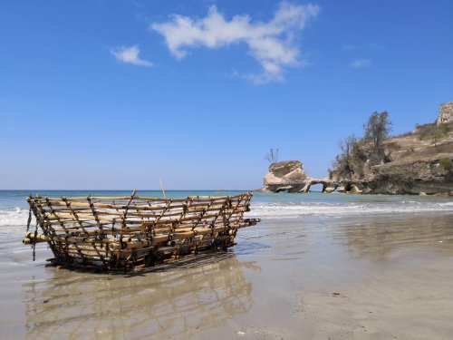 Sumba, Pantai Watuparunu