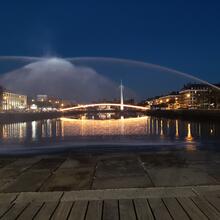 Jet d'eau sur le bassin du commerce